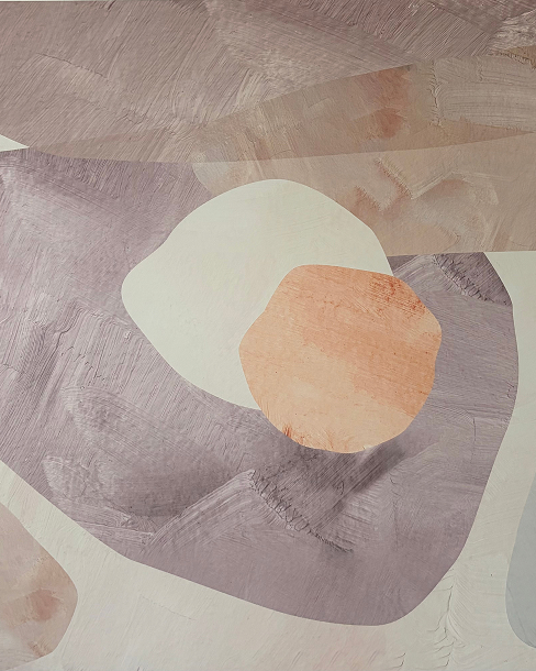 Abstraktes Aquarell in Beige und Altrosa mit einer orangefarbenen Form in der Mitte